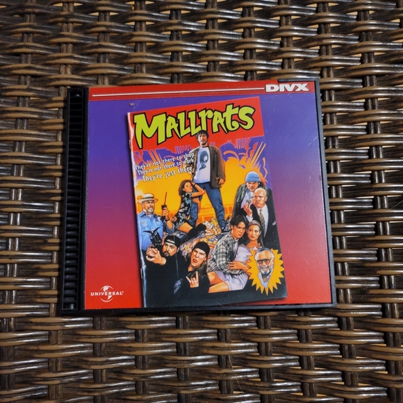 Mallrats DIVX by Universal - Colorful Cover